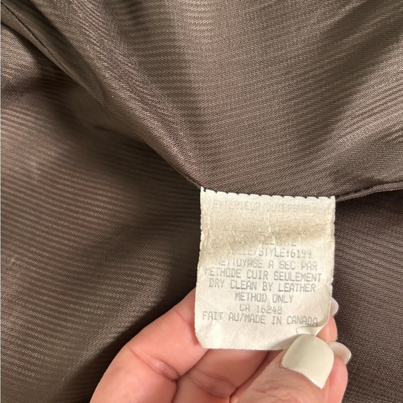 Vintage Women's Brown Leather Jacket - Picture 9 of 10